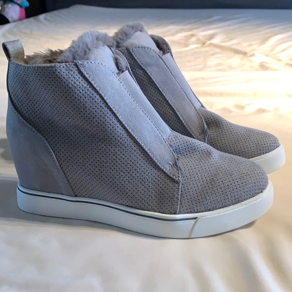 Grey fur lined wedges